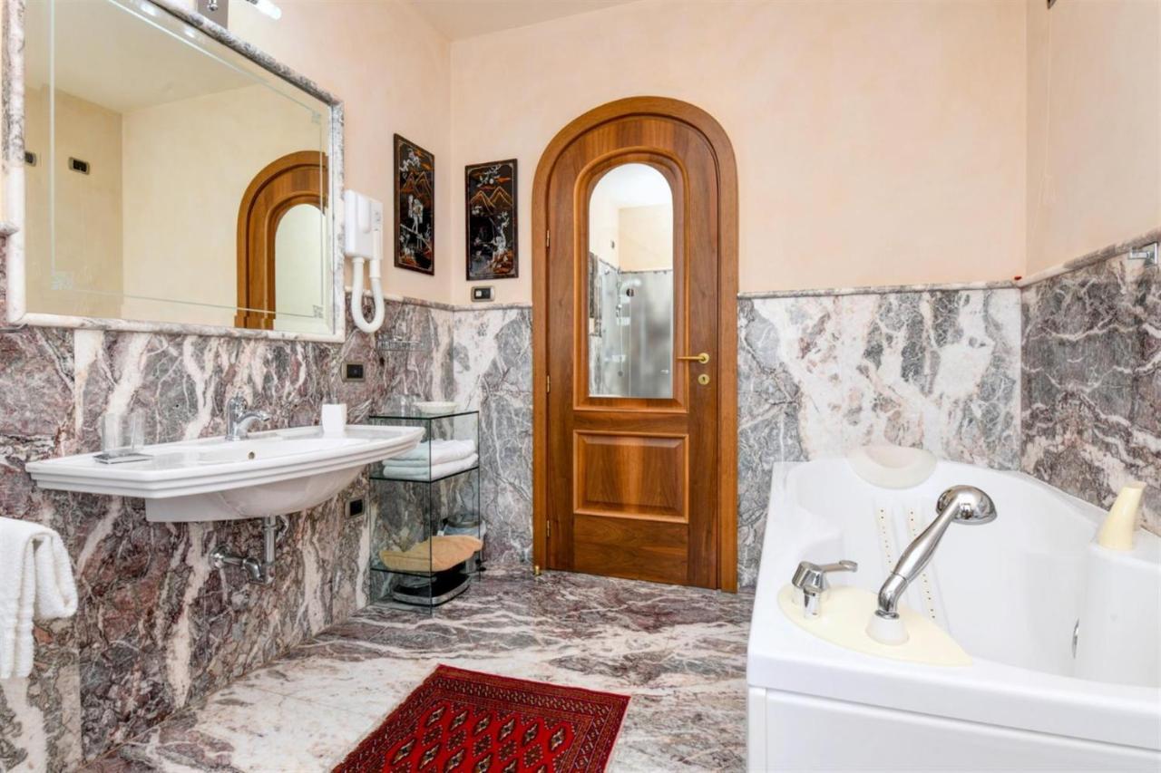Private Luxury Villa With Pool Moniga del Garda Екстериор снимка
